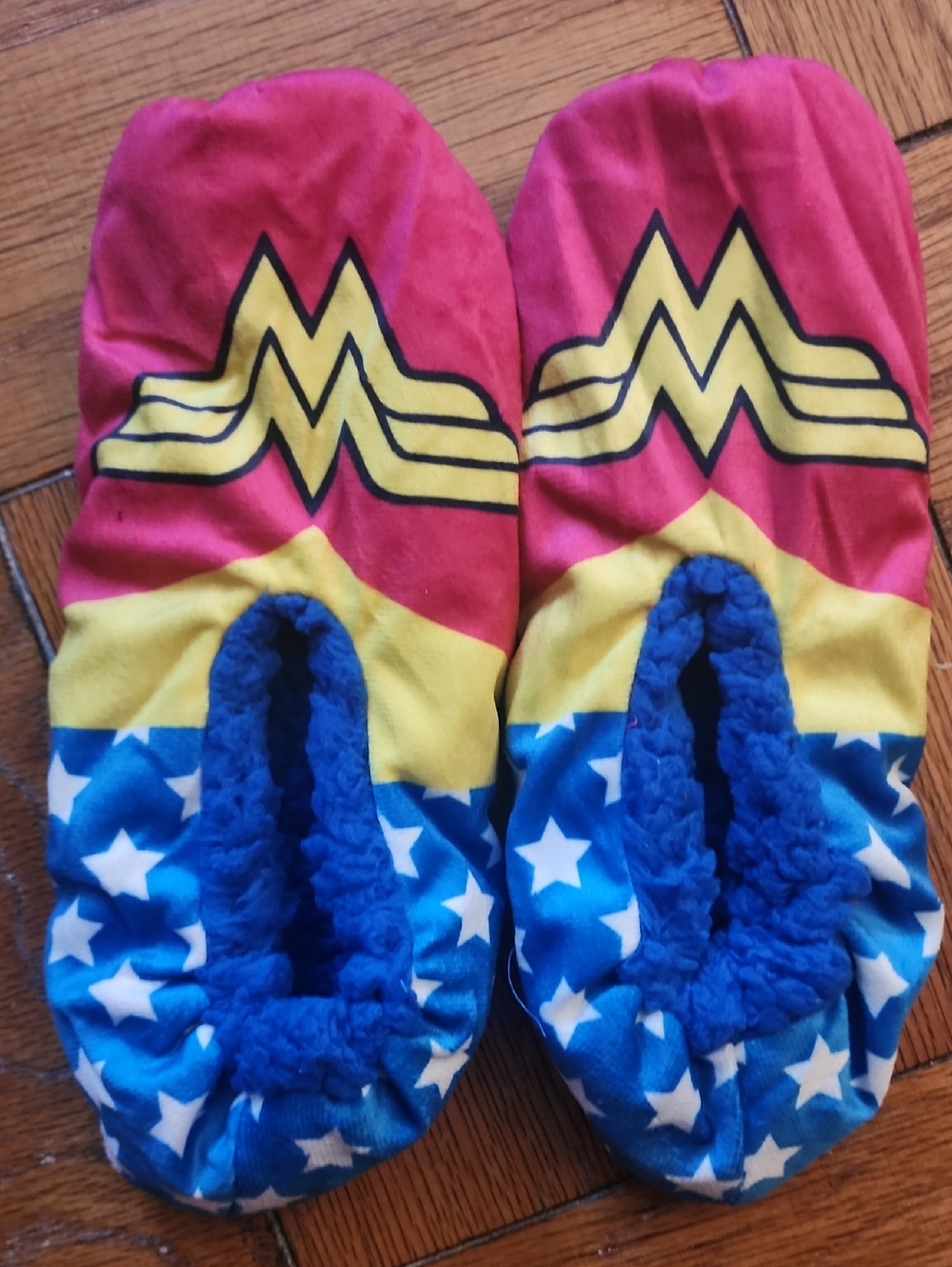NWOT Wonder Woman Slippers